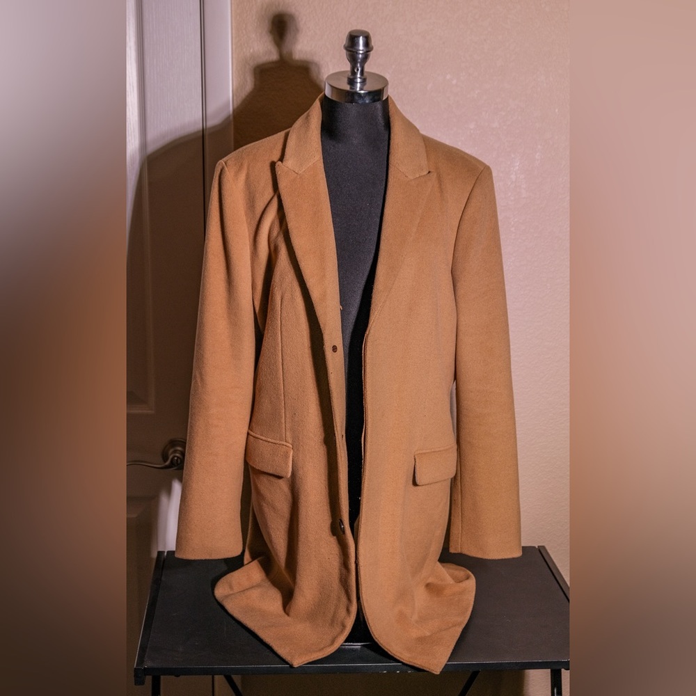 EXPRESS Camel Wool Coat. (Size: Medium)